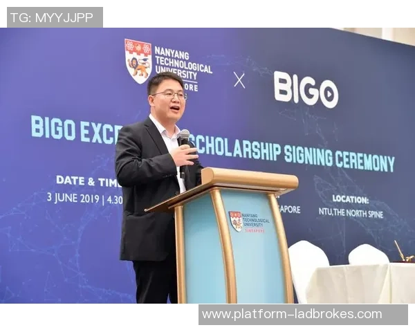 追寻梦想的绿茵之路足球上大学开启人生新篇章